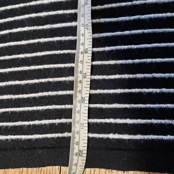 Neve⎪Wool Pullover Sweater In Size S. - Picture 11 of 11